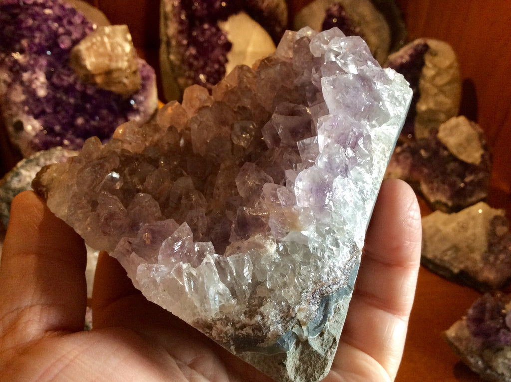 587g Amethyst Light Standing Medium B
