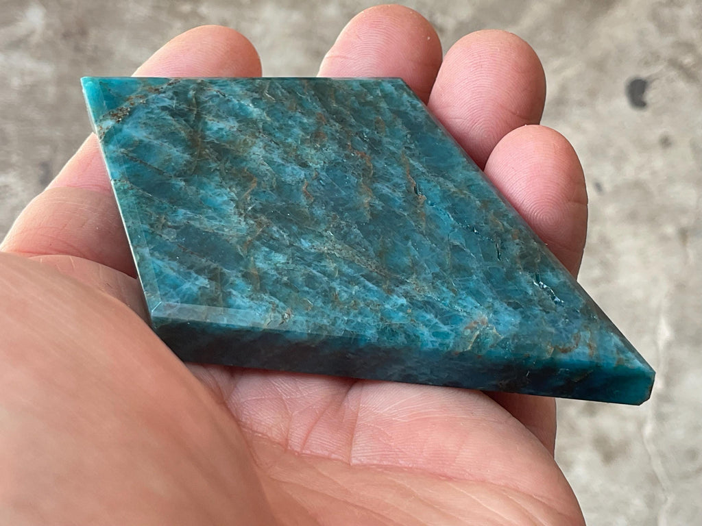 94g Blue Apatite Polished Diamond with stand 5A