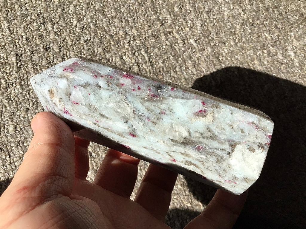 425g Eudialyte Generator 2A (slight tip damage)