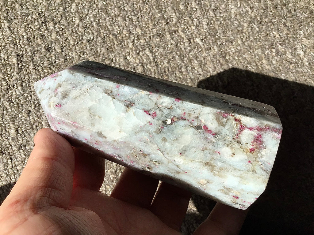 425g Eudialyte Generator 2A (slight tip damage)
