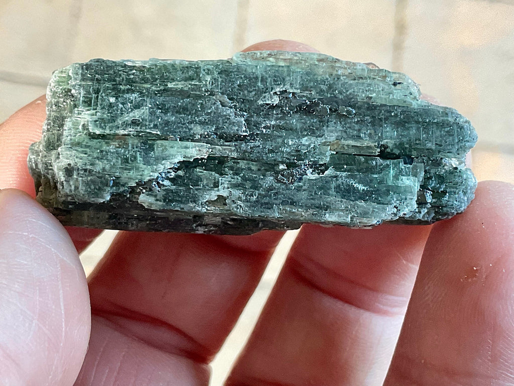 26g Dark Green Pakistan Kyanite + Rough 3D
