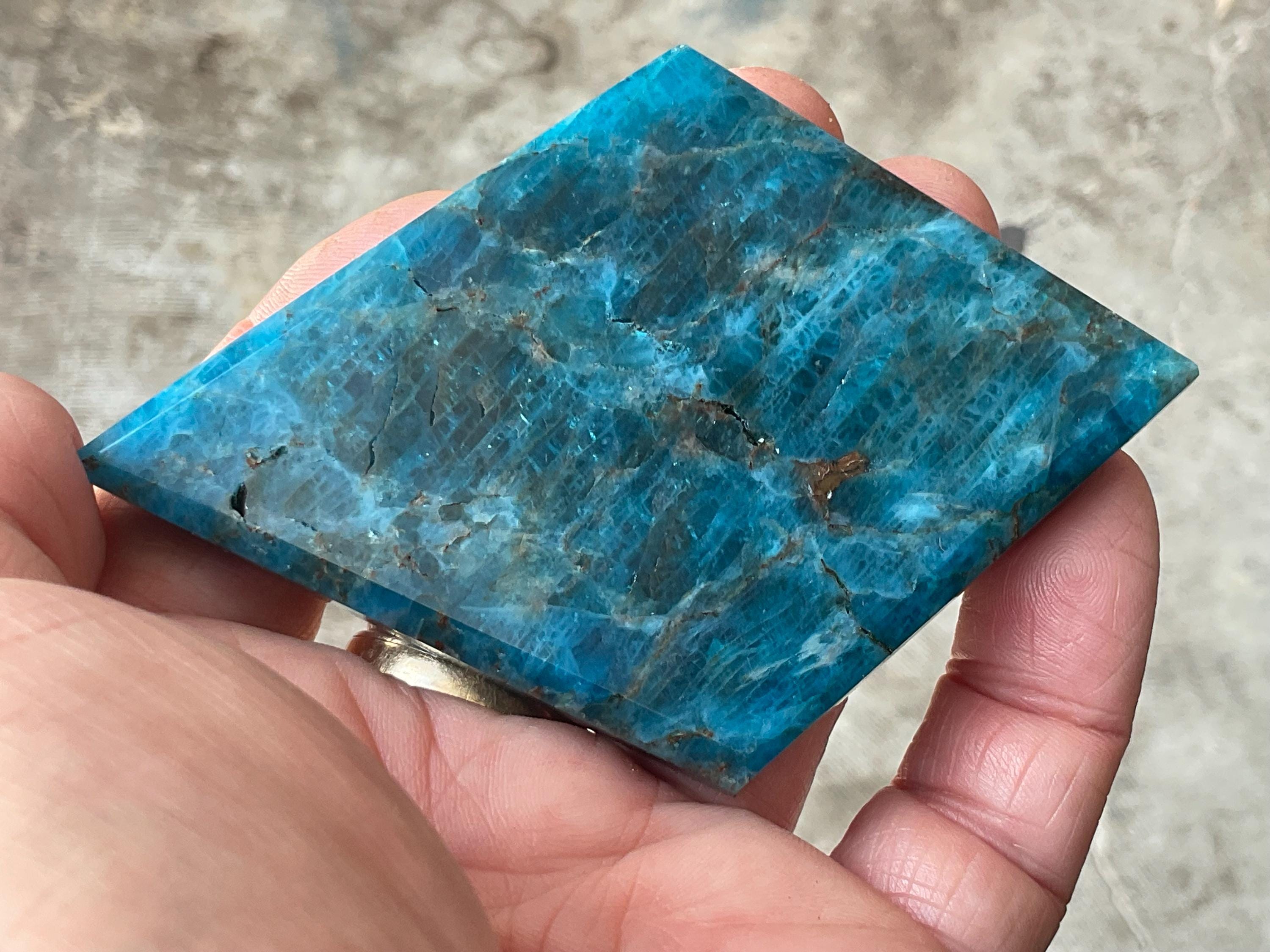 104g Blue Apatite Polished Diamond with stand 5C