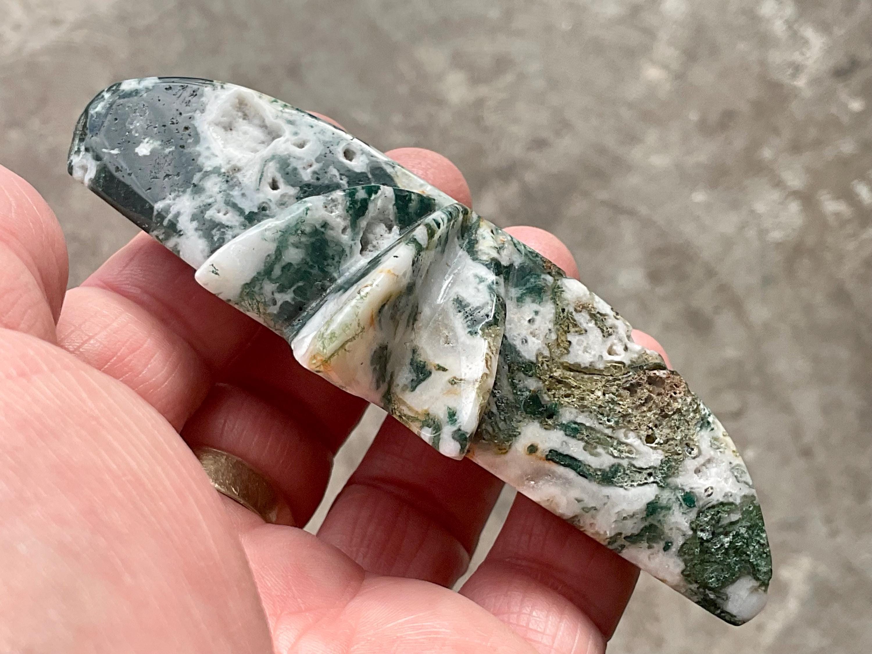92g Moss Agate Polaris Carving with stand 1B