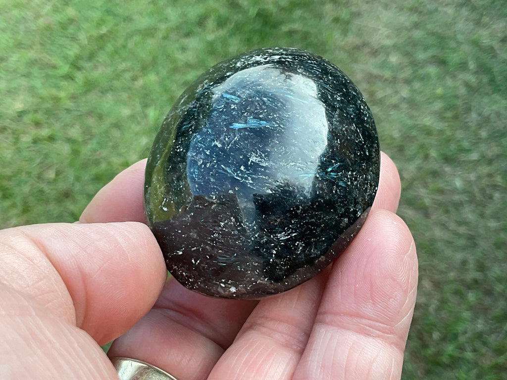 104g Arfvedsonite with Eudialyte Palmstone 6A