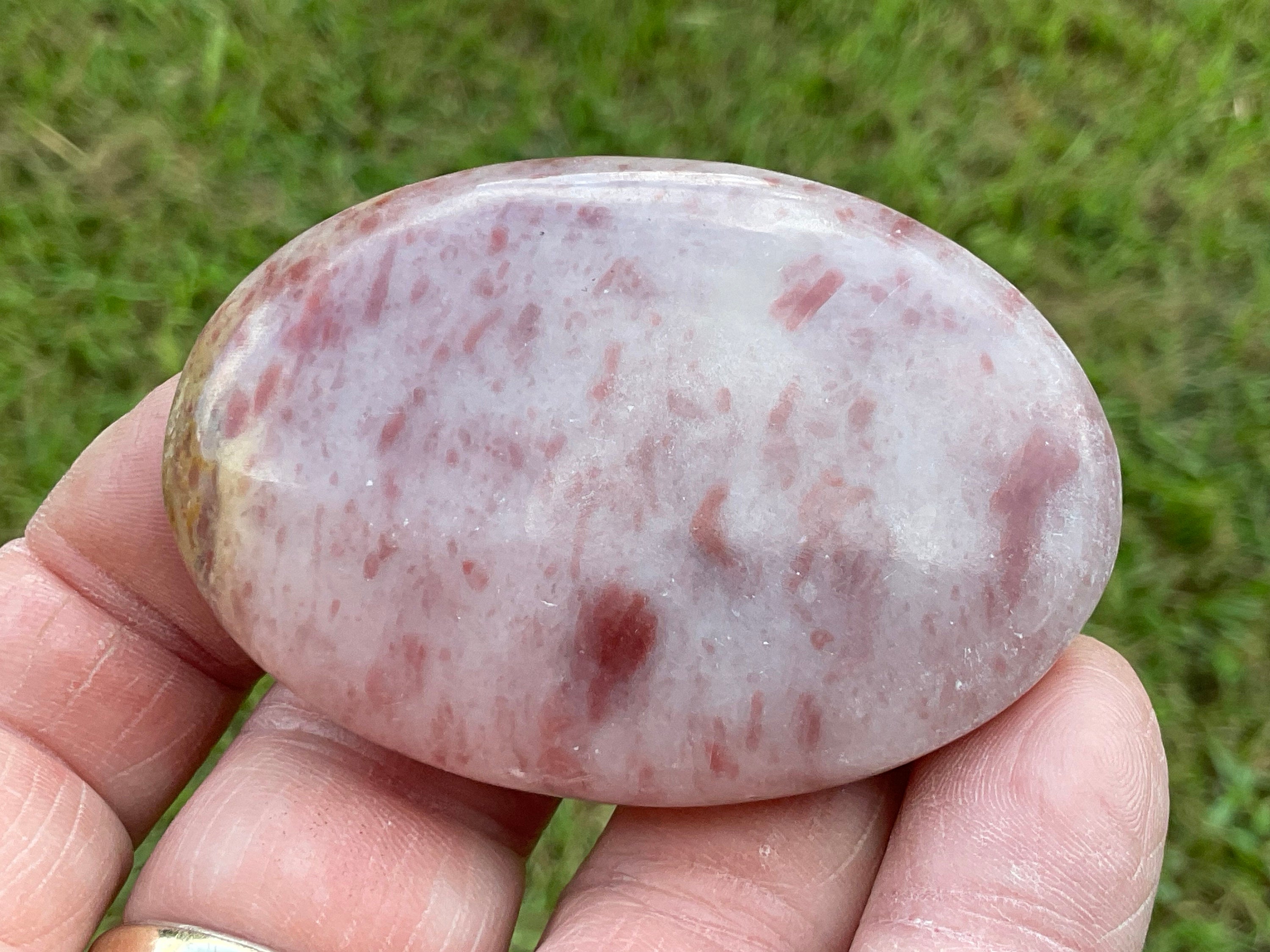 66g Pakistan Strawberry Jasper Palmstone 3A