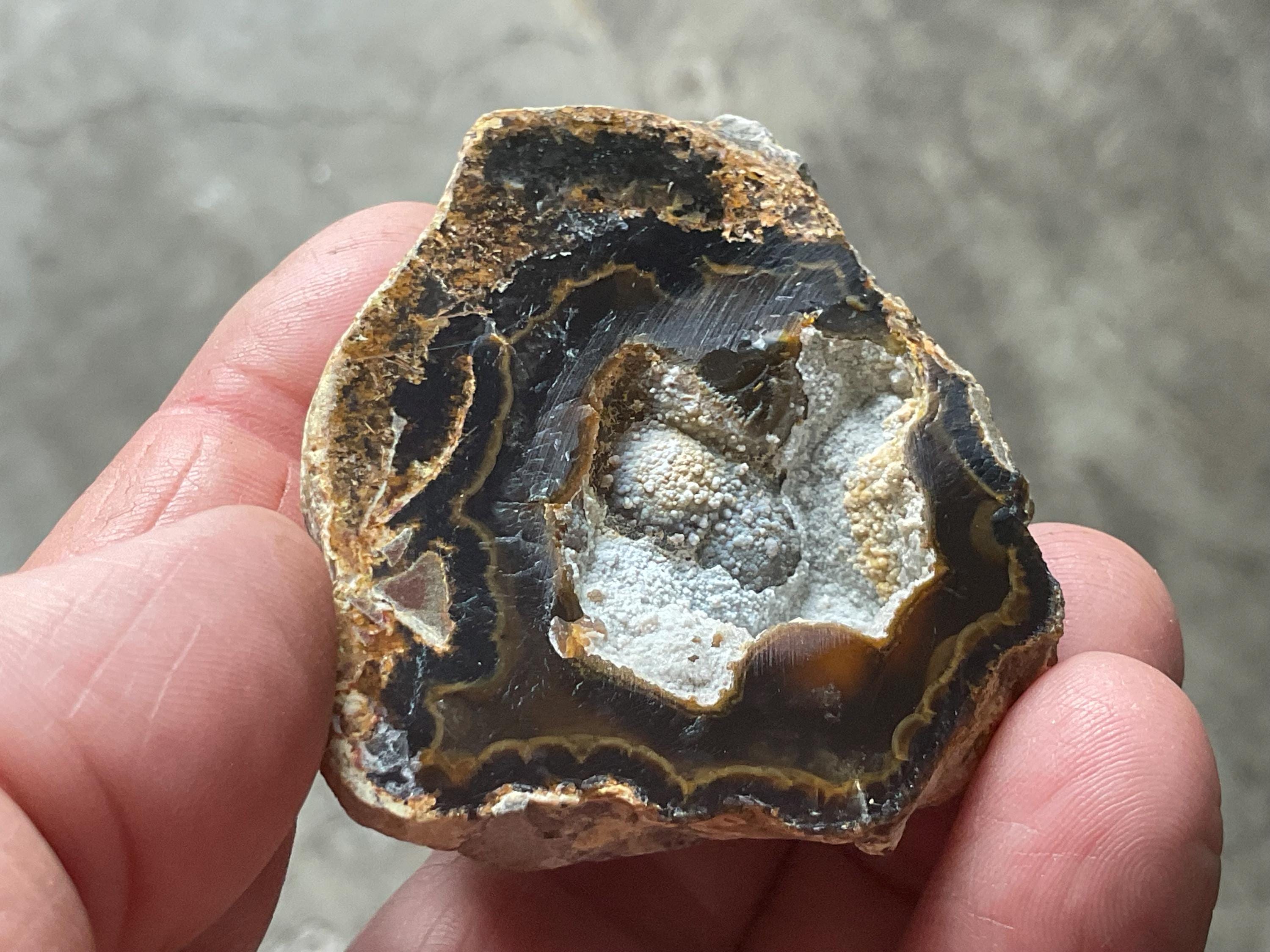 74g UV Reactive Polished Agate Half 4C
