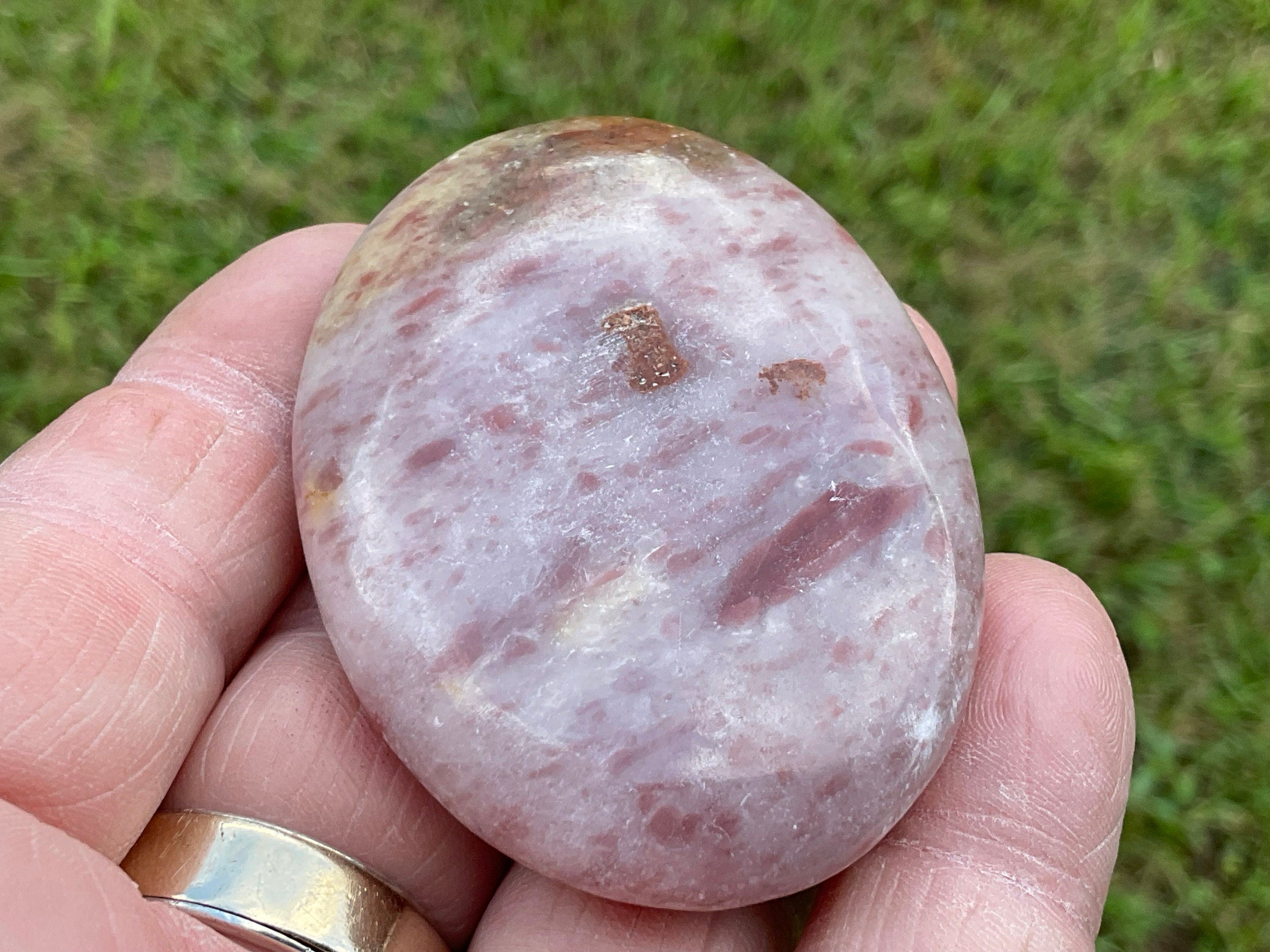 66g Pakistan Strawberry Jasper Palmstone 3A