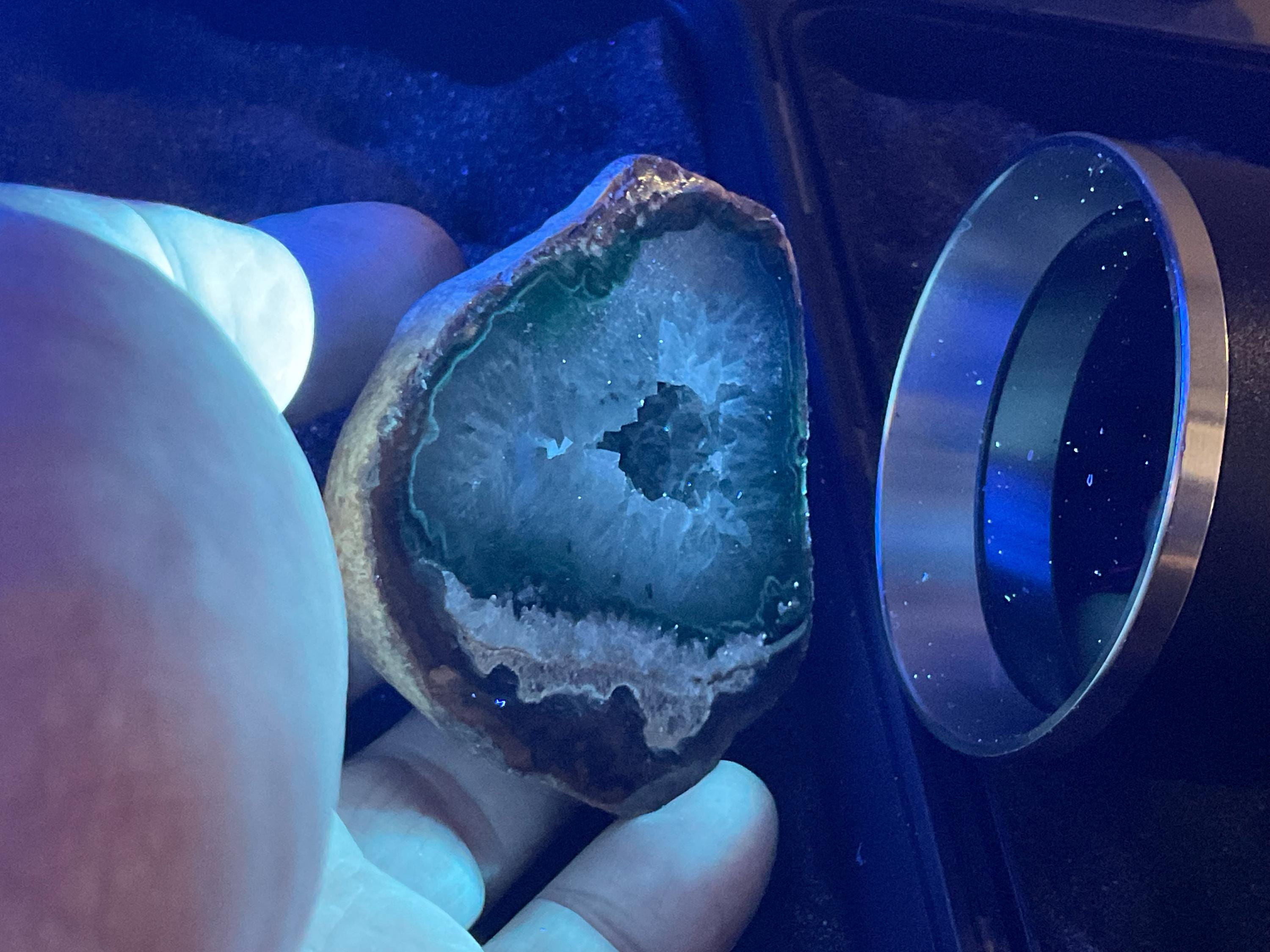 96g UV Reactive Polished Agate Half 5C