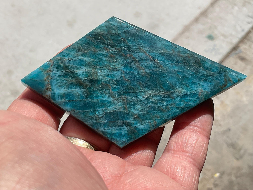 94g Blue Apatite Polished Diamond with stand 5A