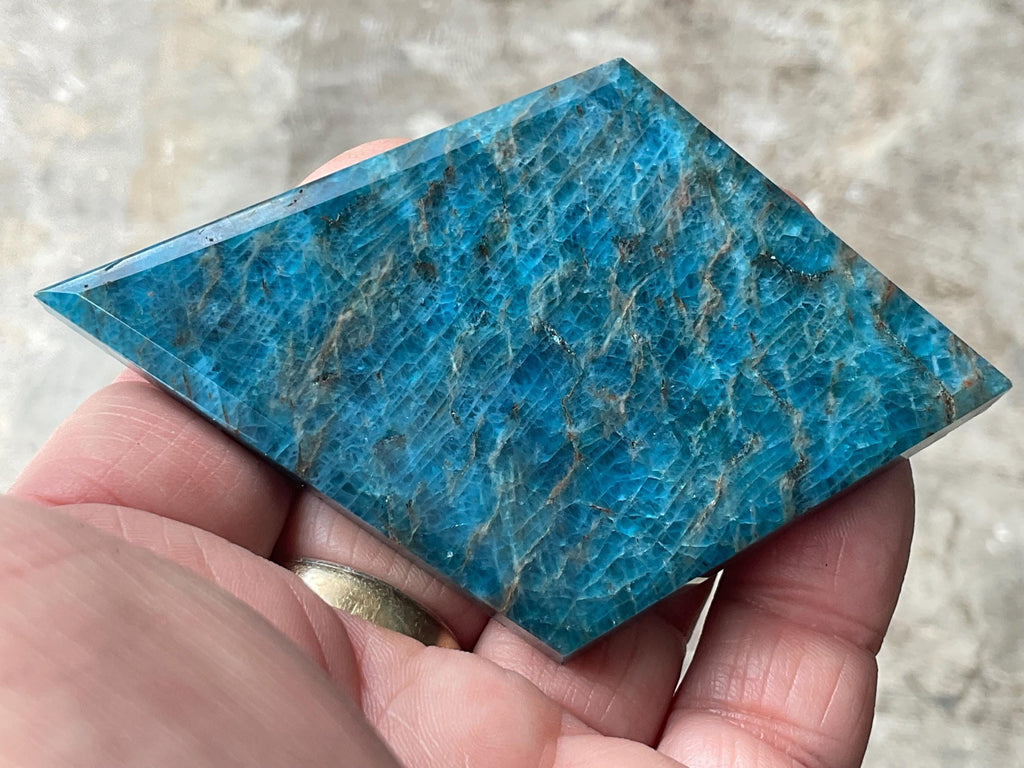 88g Blue Apatite Polished Diamond with stand 3C