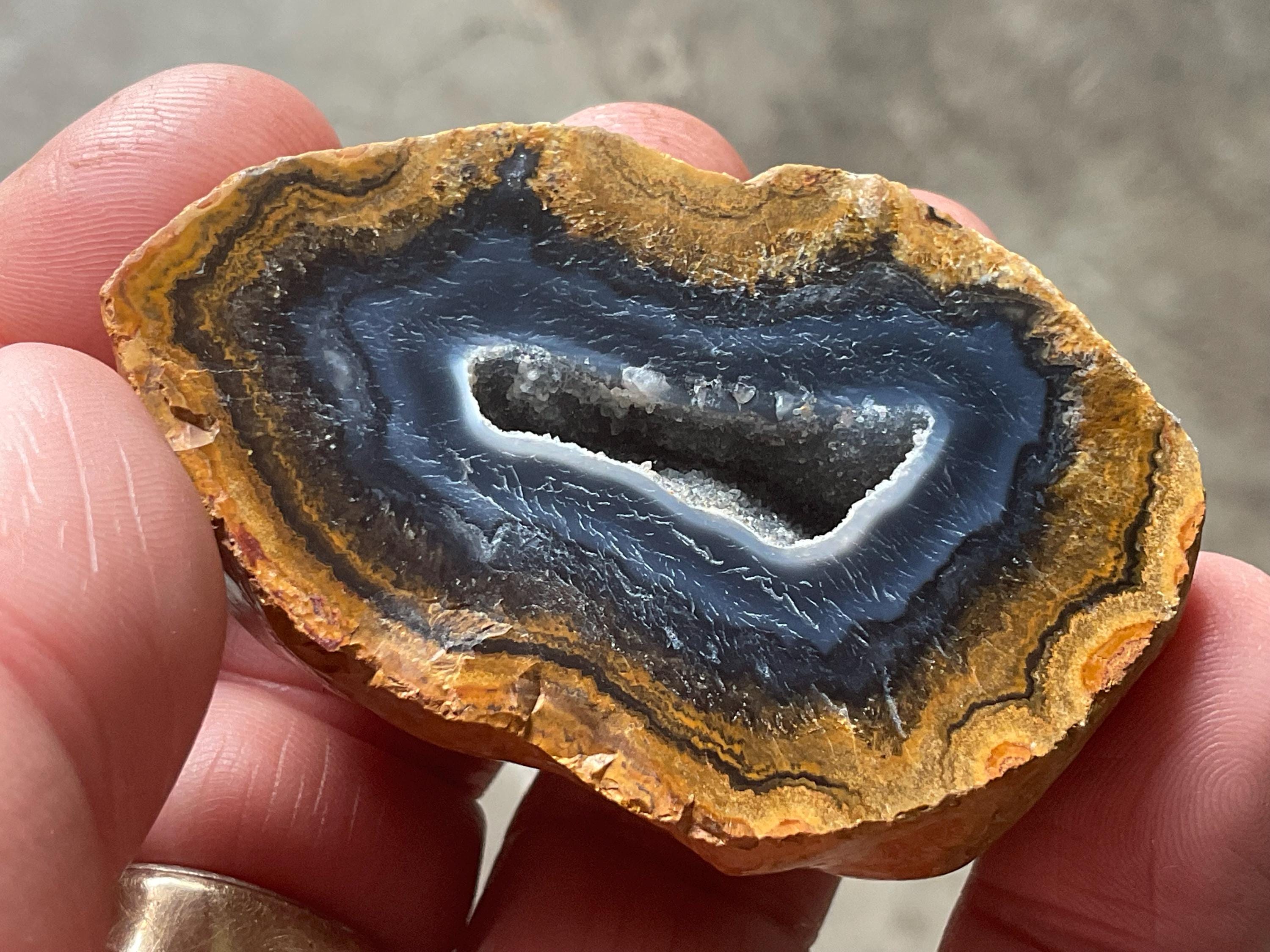 68g UV Reactive Polished Agate Half 4A