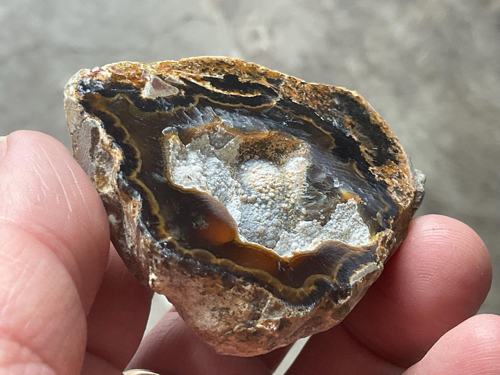74g UV Reactive Polished Agate Half 4C