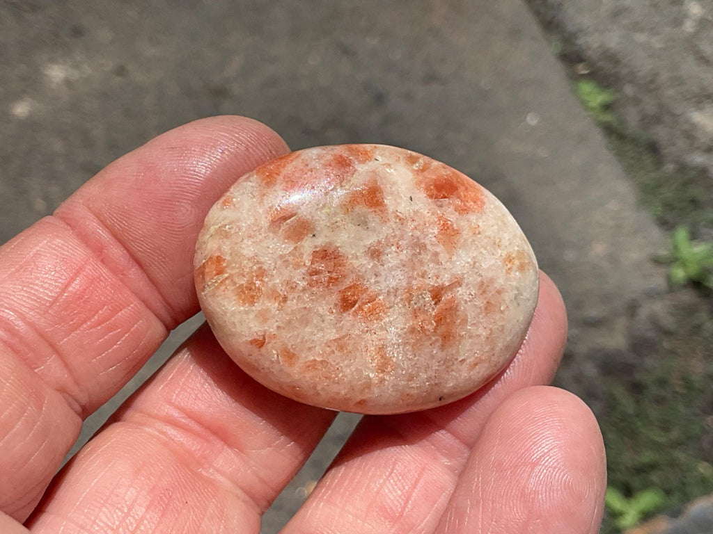 18g Sunstone Thumb Stone
