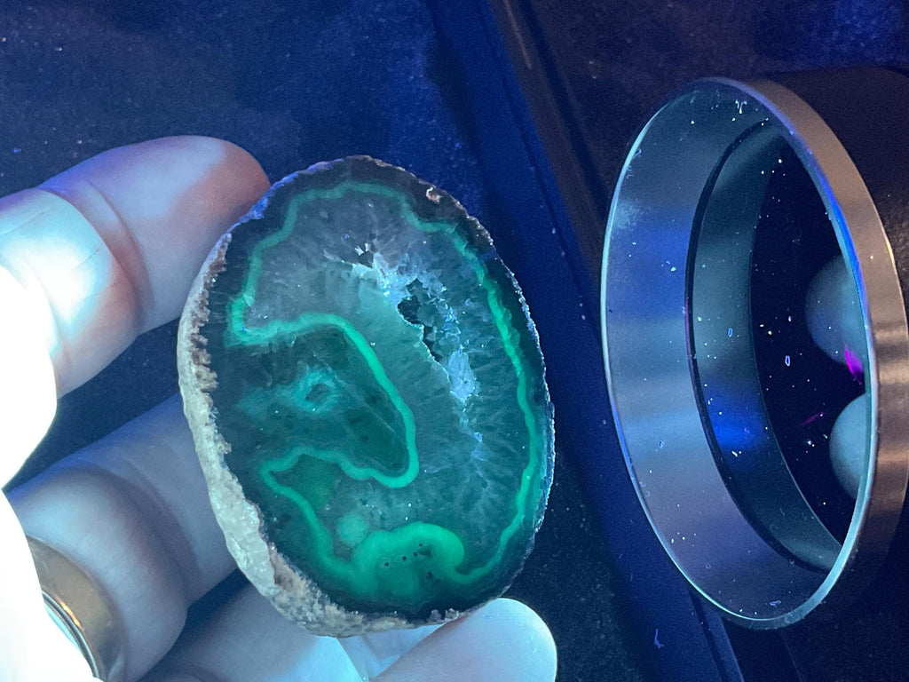 66g UV Reactive Polished Agate Half 3B