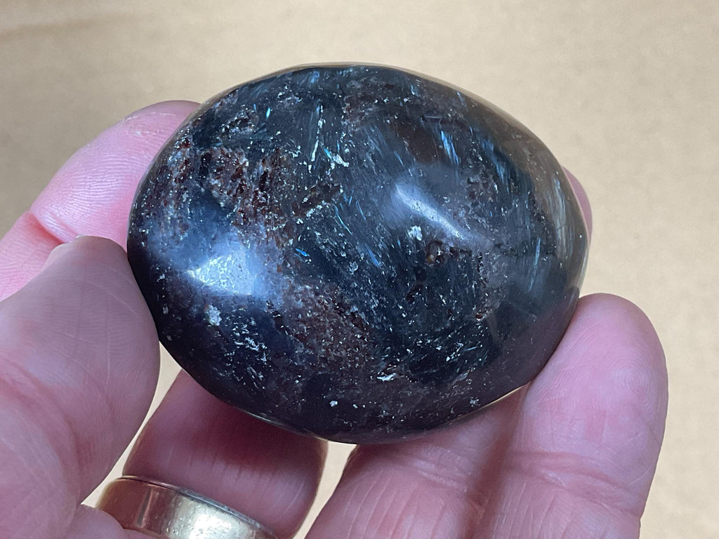 110g Arfvedsonite with Minor Eudialyte Palmstone 10B