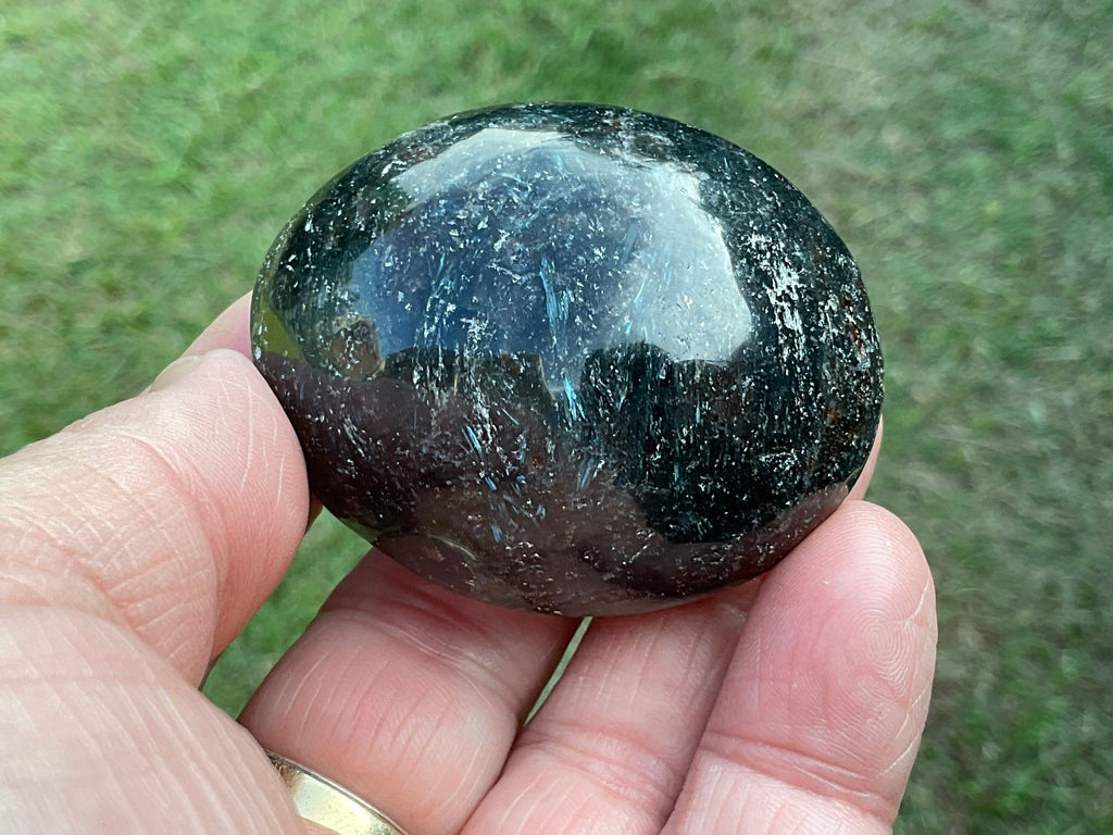 104g Arfvedsonite with Eudialyte Palmstone 6A