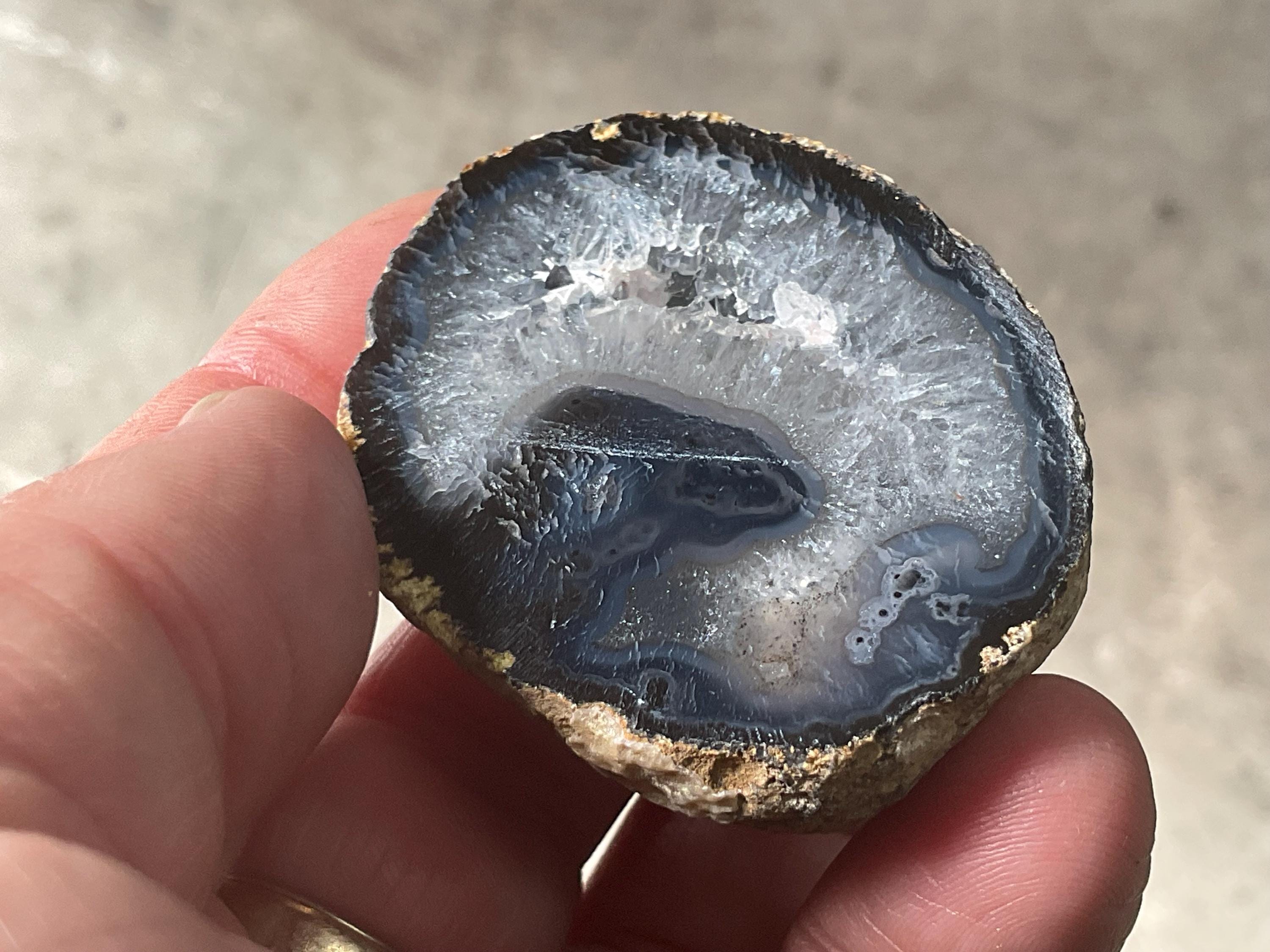 66g UV Reactive Polished Agate Half 3B