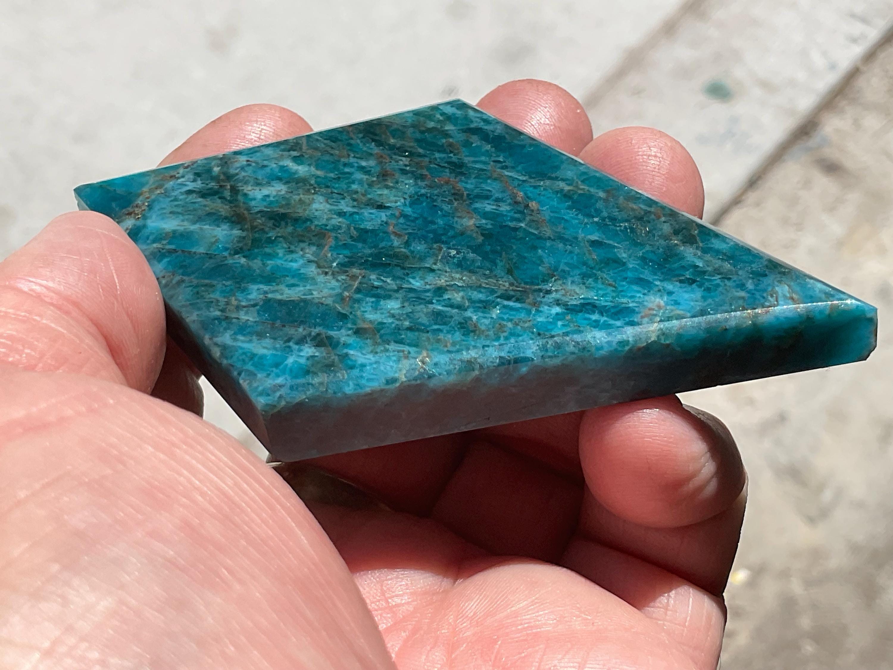 94g Blue Apatite Polished Diamond with stand 5A