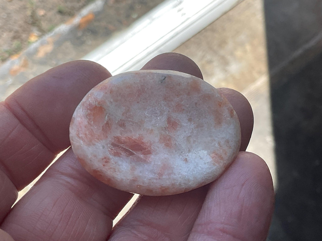 18g Sunstone Thumb Stone