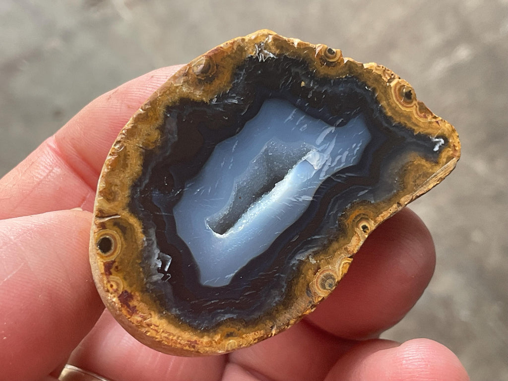 44g Polished UV Reactive Agate Half 1A