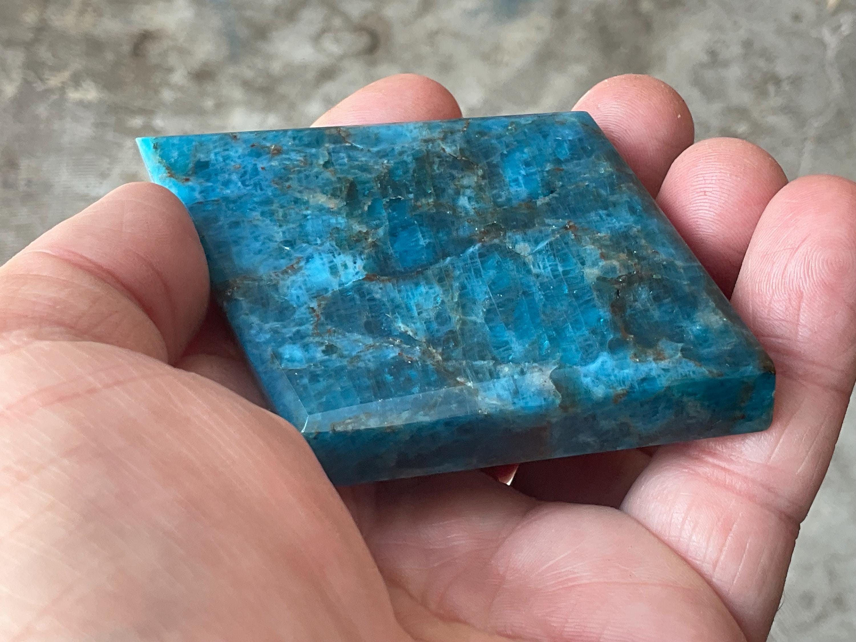 104g Blue Apatite Polished Diamond with stand 5C
