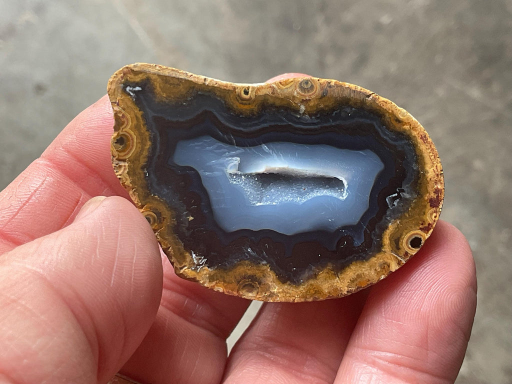 44g Polished UV Reactive Agate Half 1A