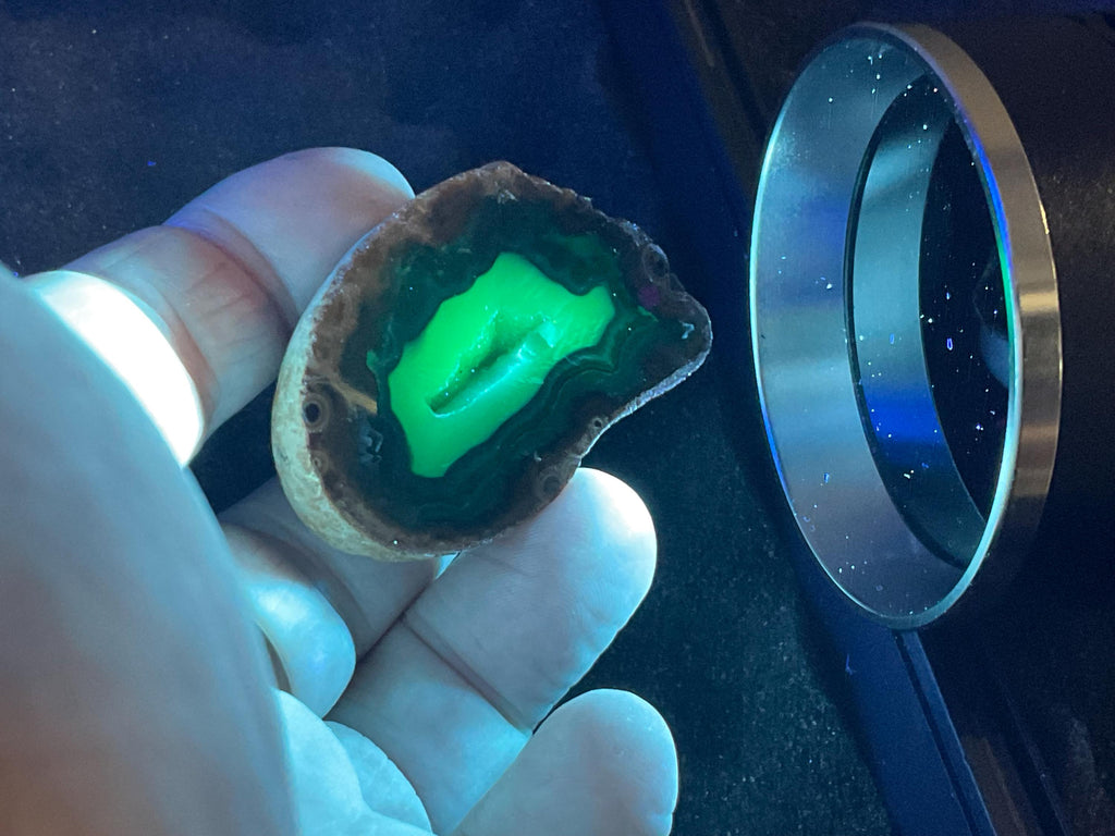 44g Polished UV Reactive Agate Half 1A