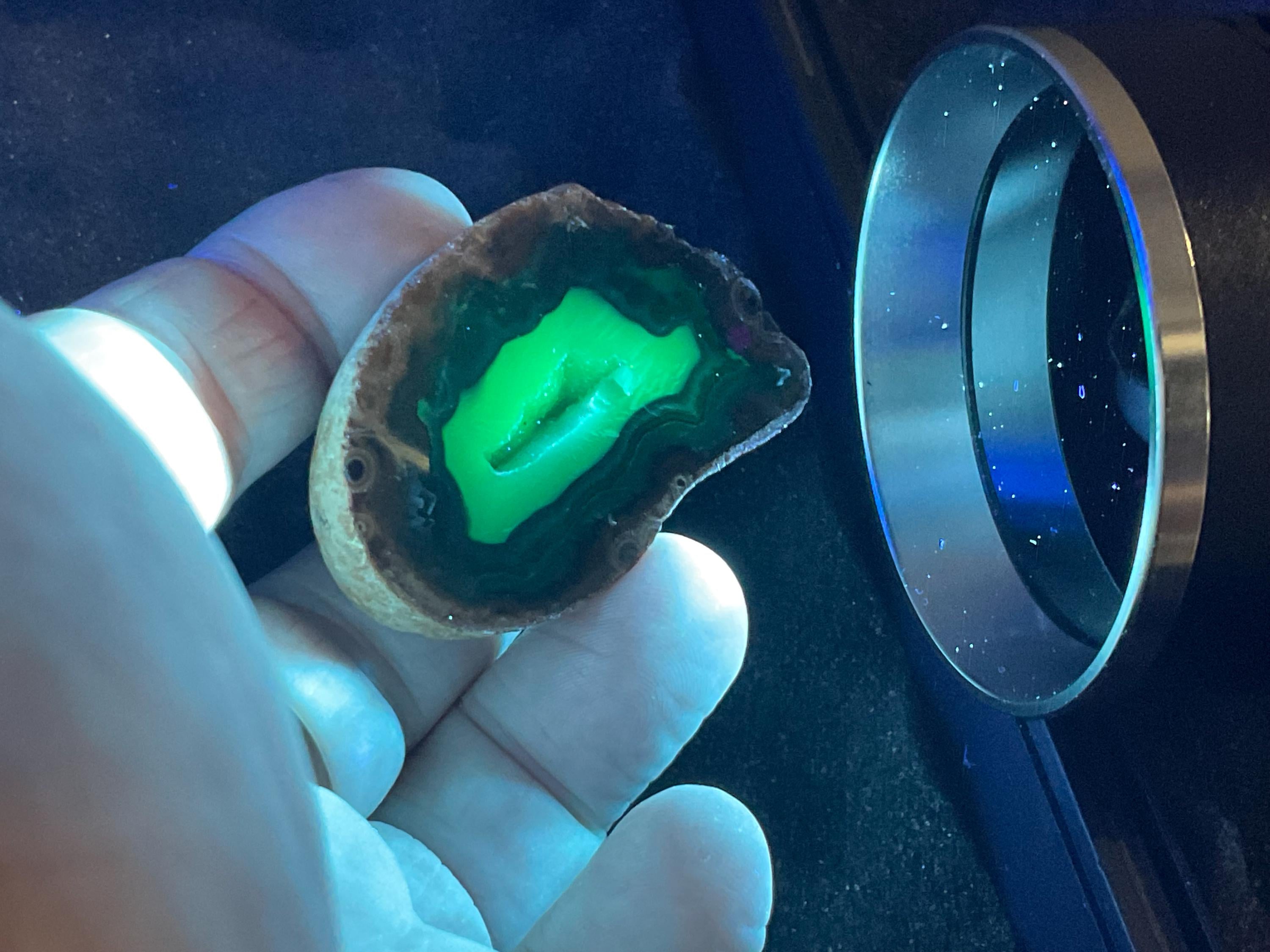 44g Polished UV Reactive Agate Half 1A