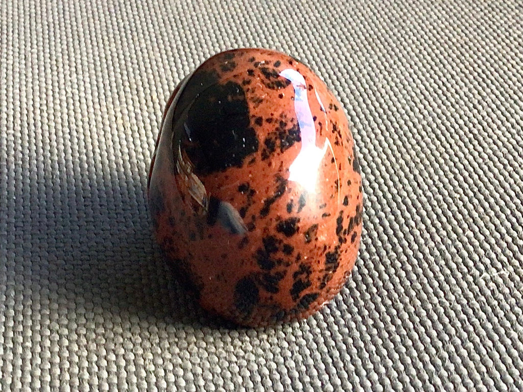 34g Carved Mahogany Obsidian Skull