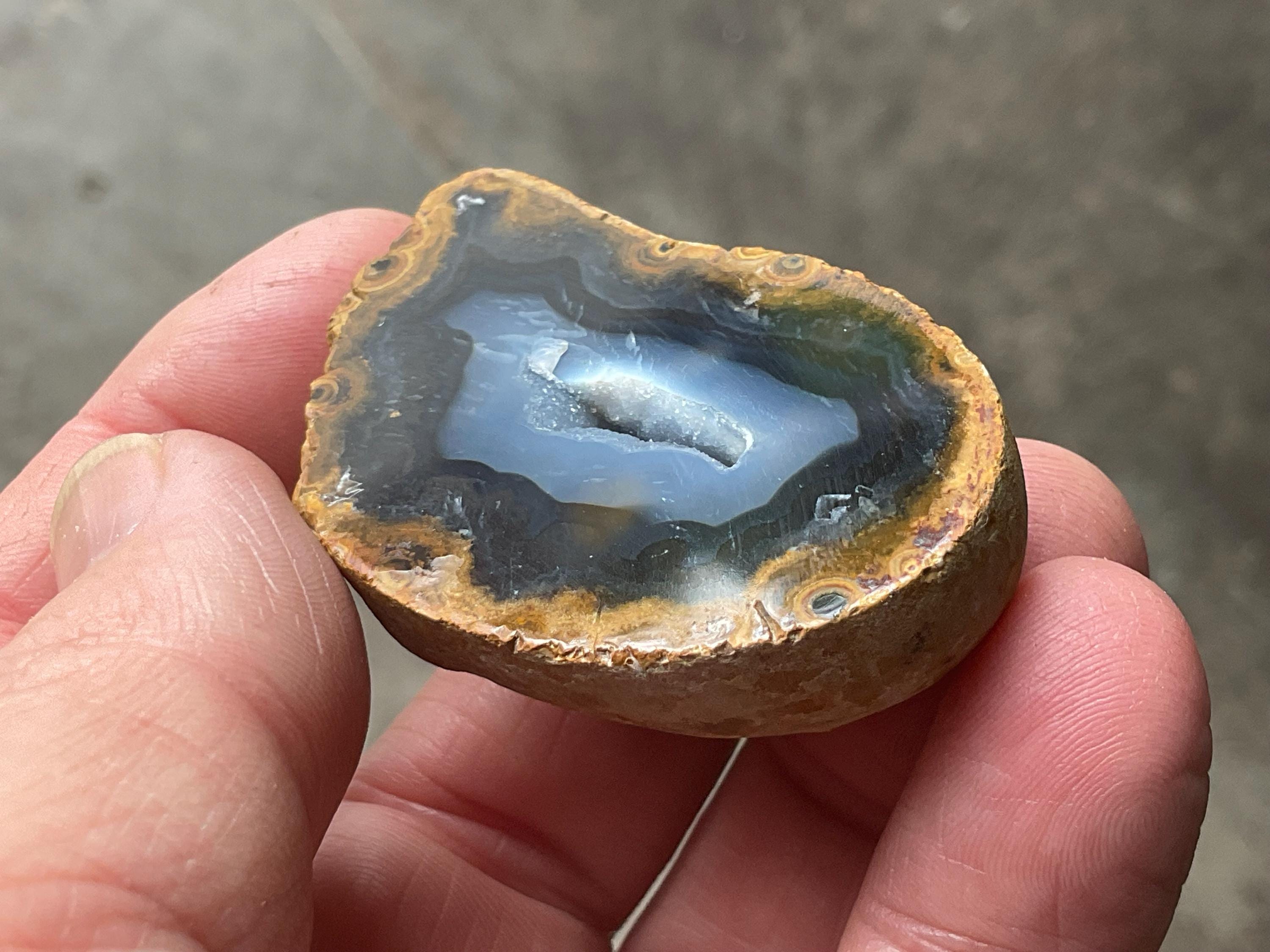 44g Polished UV Reactive Agate Half 1A