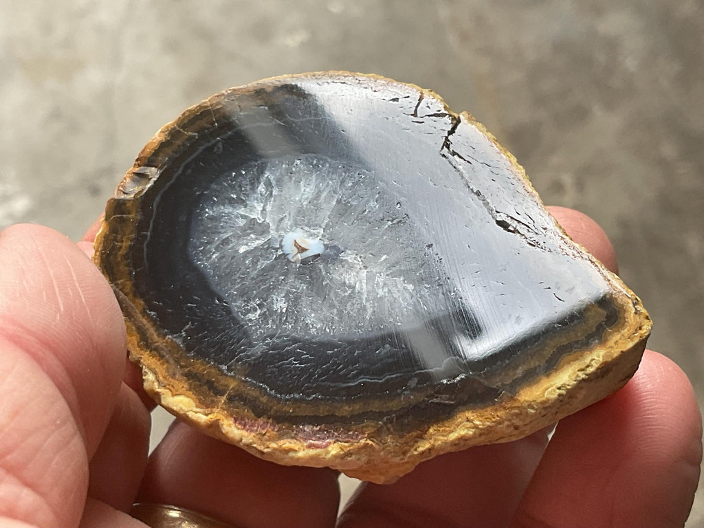 88g UV Reactive Polished Agate Half 5B