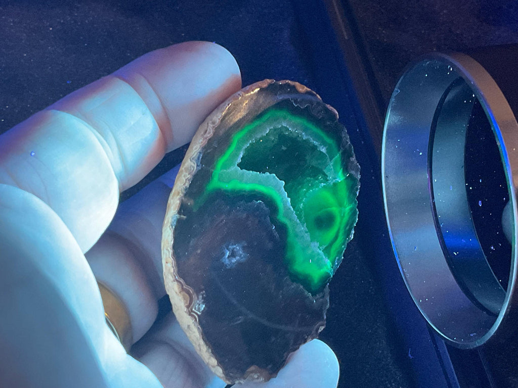 68g UV Reactive Polished Agate Half 3C