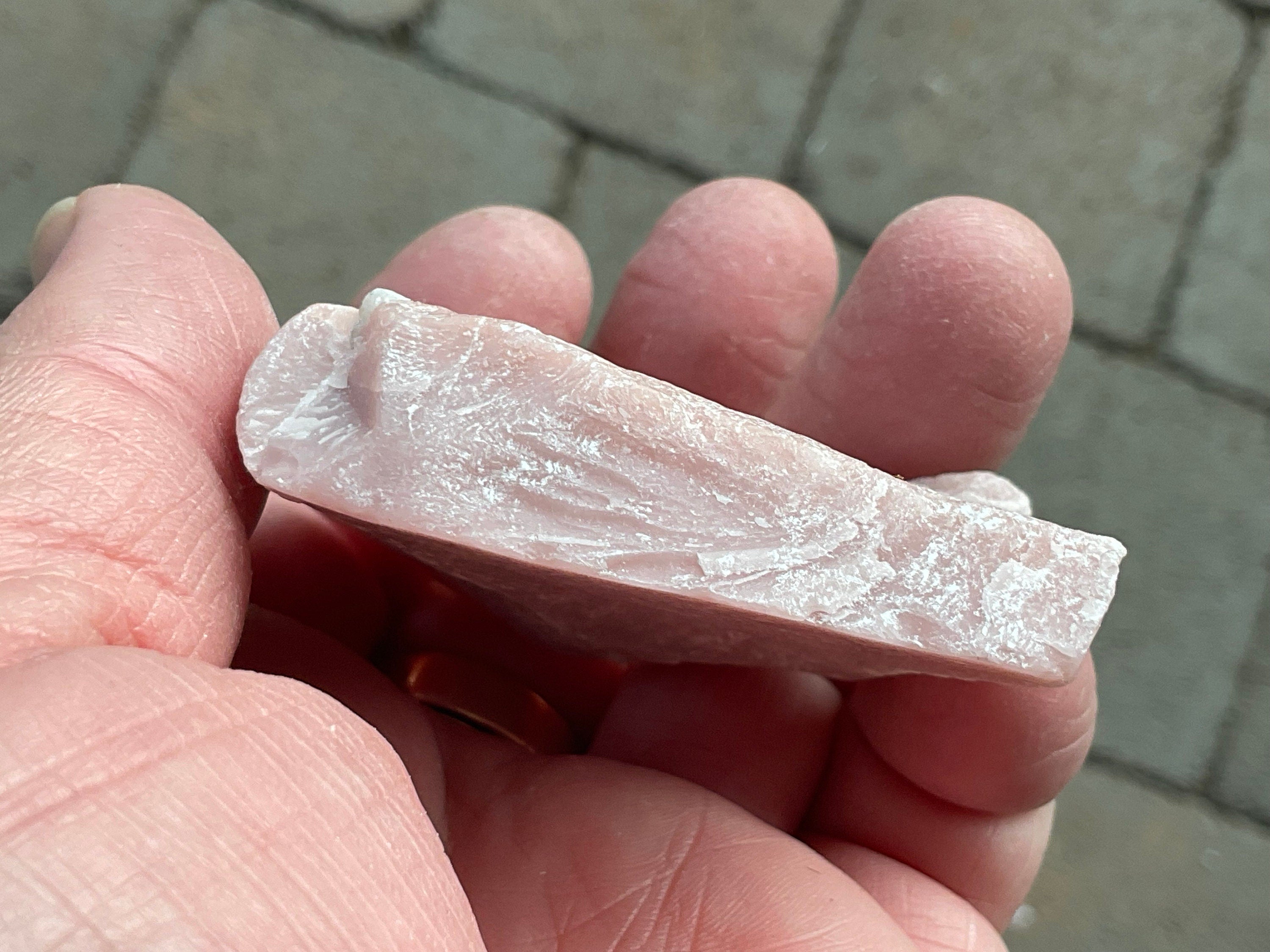 81g Mexican Pink Opal Rough 5A
