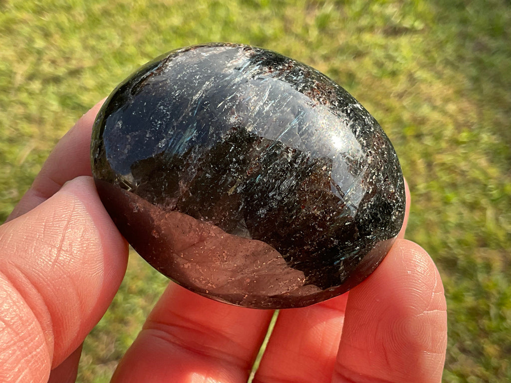 96g Arfvedsonite with Eudialyte Palmstone 8B