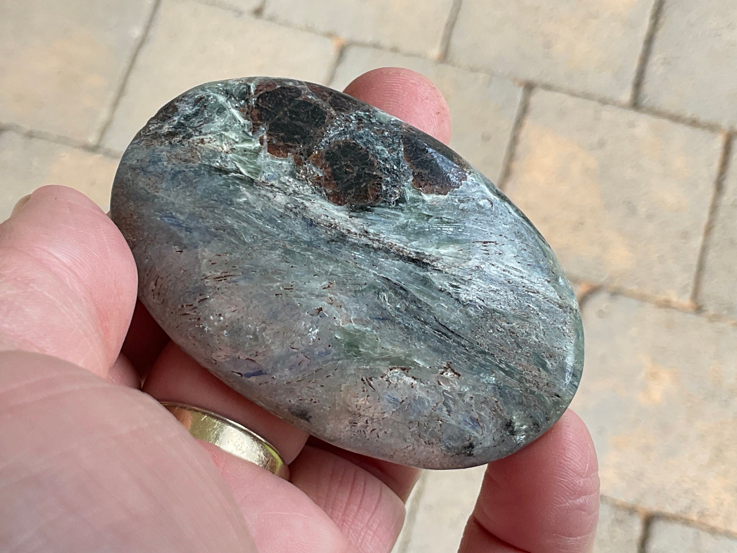 86g Blue/Green Kyanite Palmstone 4A