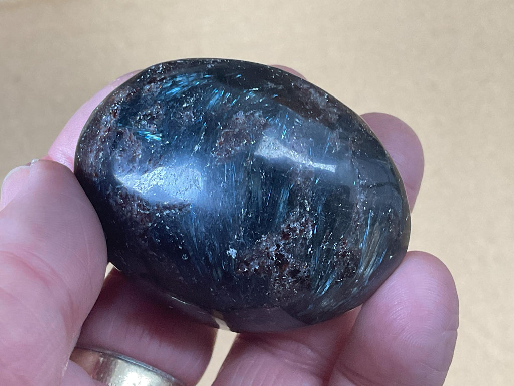 110g Arfvedsonite with Minor Eudialyte Palmstone 10B