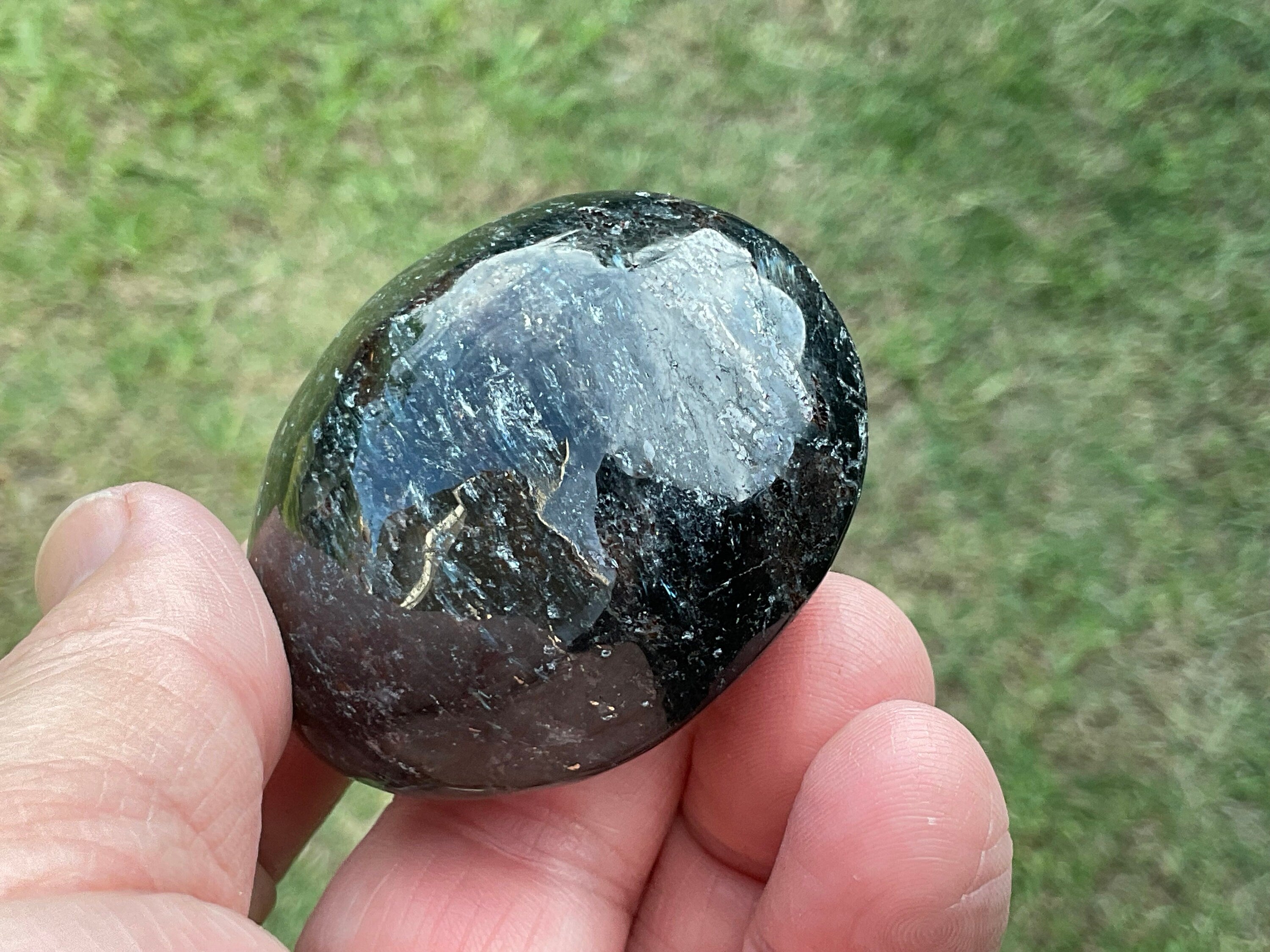 96g Arfvedsonite with Eudialyte Palmstone 8B