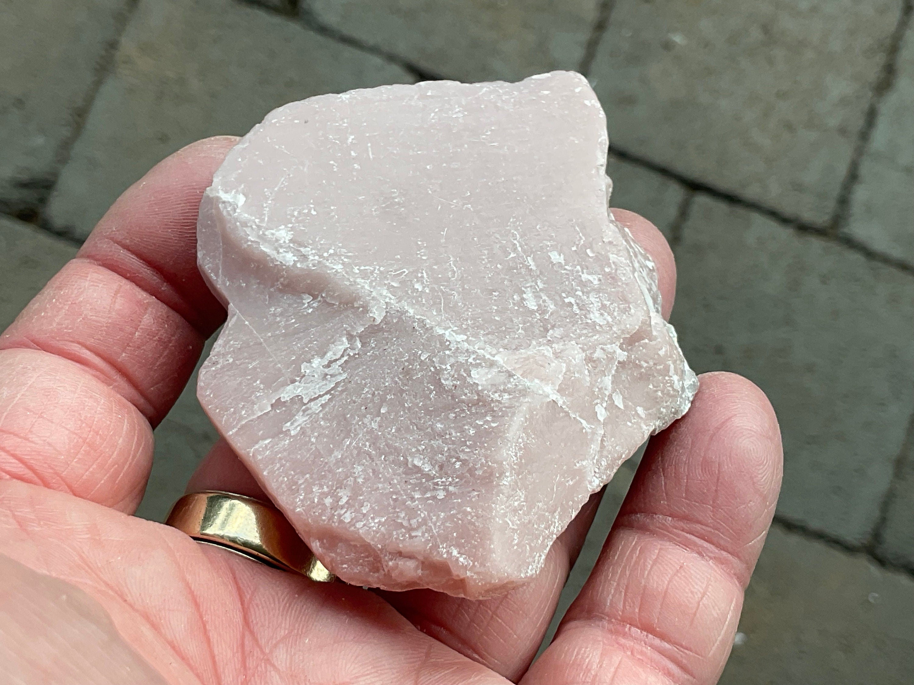 81g Mexican Pink Opal Rough 5A