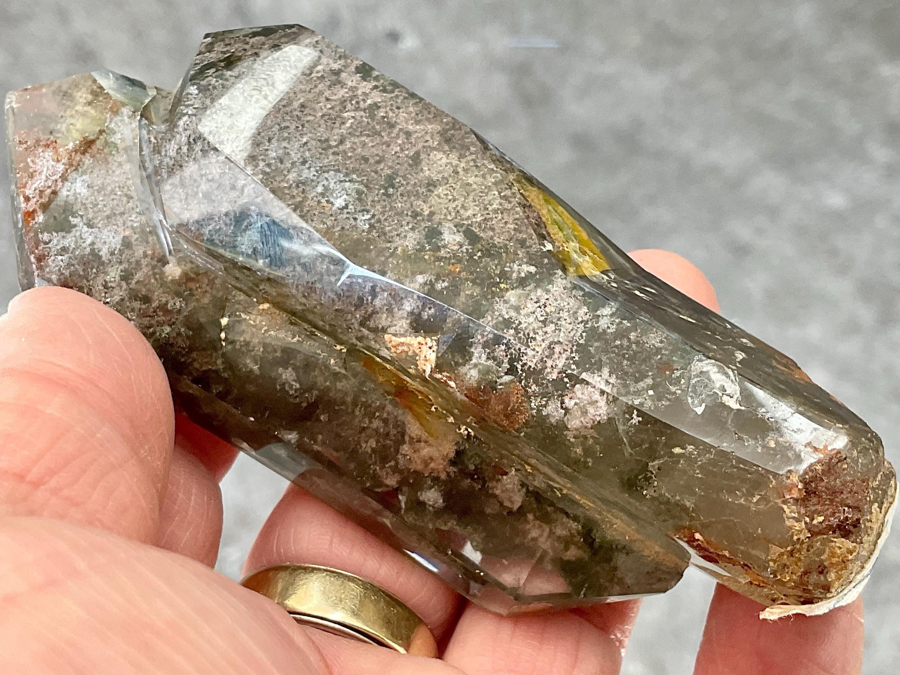 202g Garden Quartz Polished Point with stand 1C