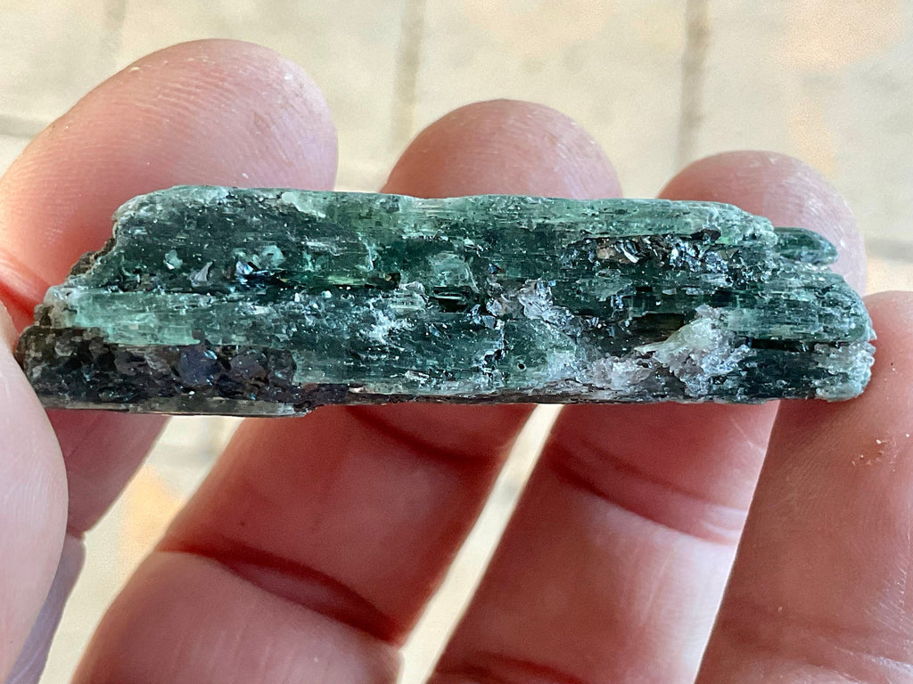 26g Dark Green Pakistan Kyanite + Rough 3D