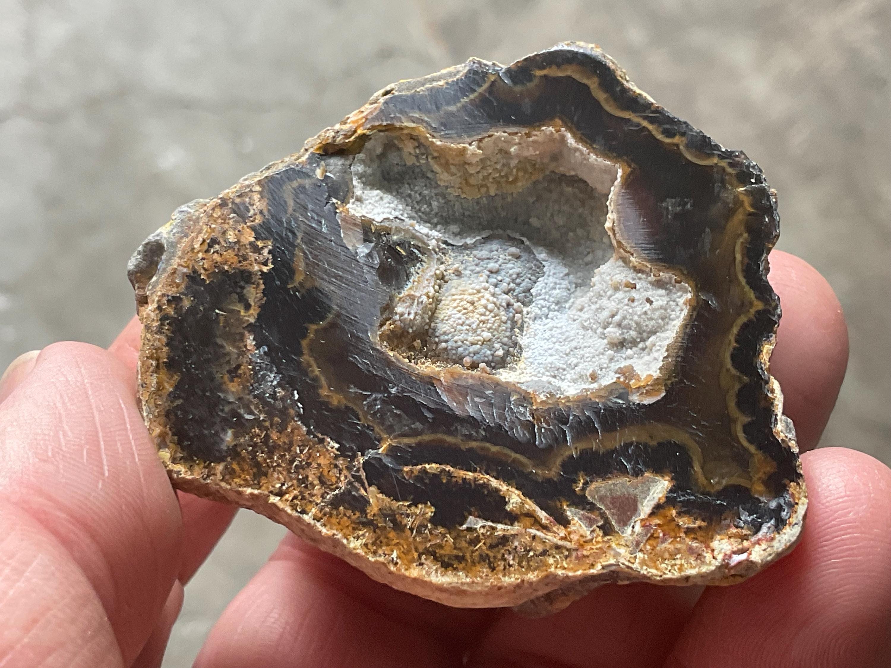 74g UV Reactive Polished Agate Half 4C