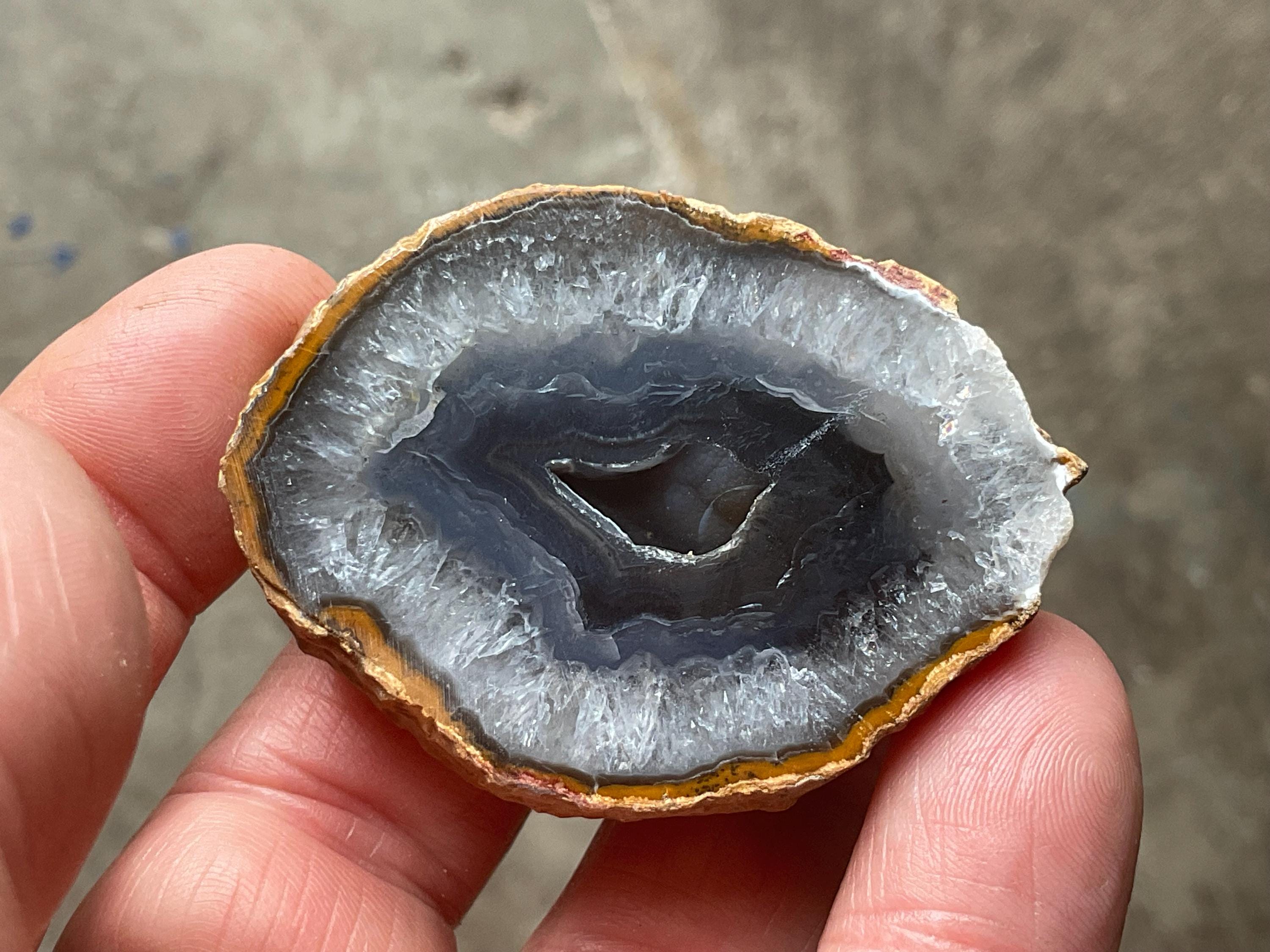 52g UV Reactive Polished Agate Half 1C
