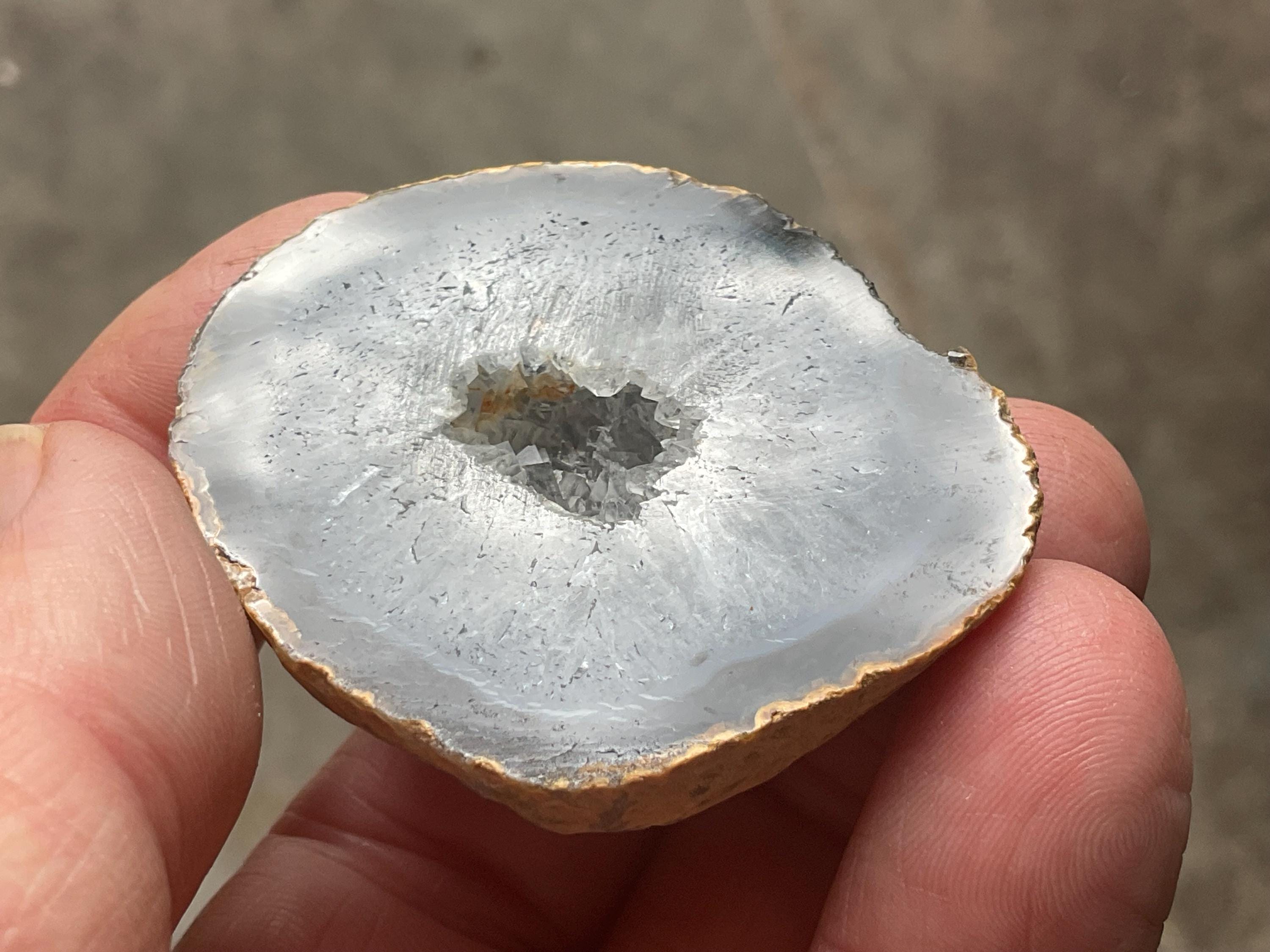 46g UV Reactive Polished Agate Half 1B