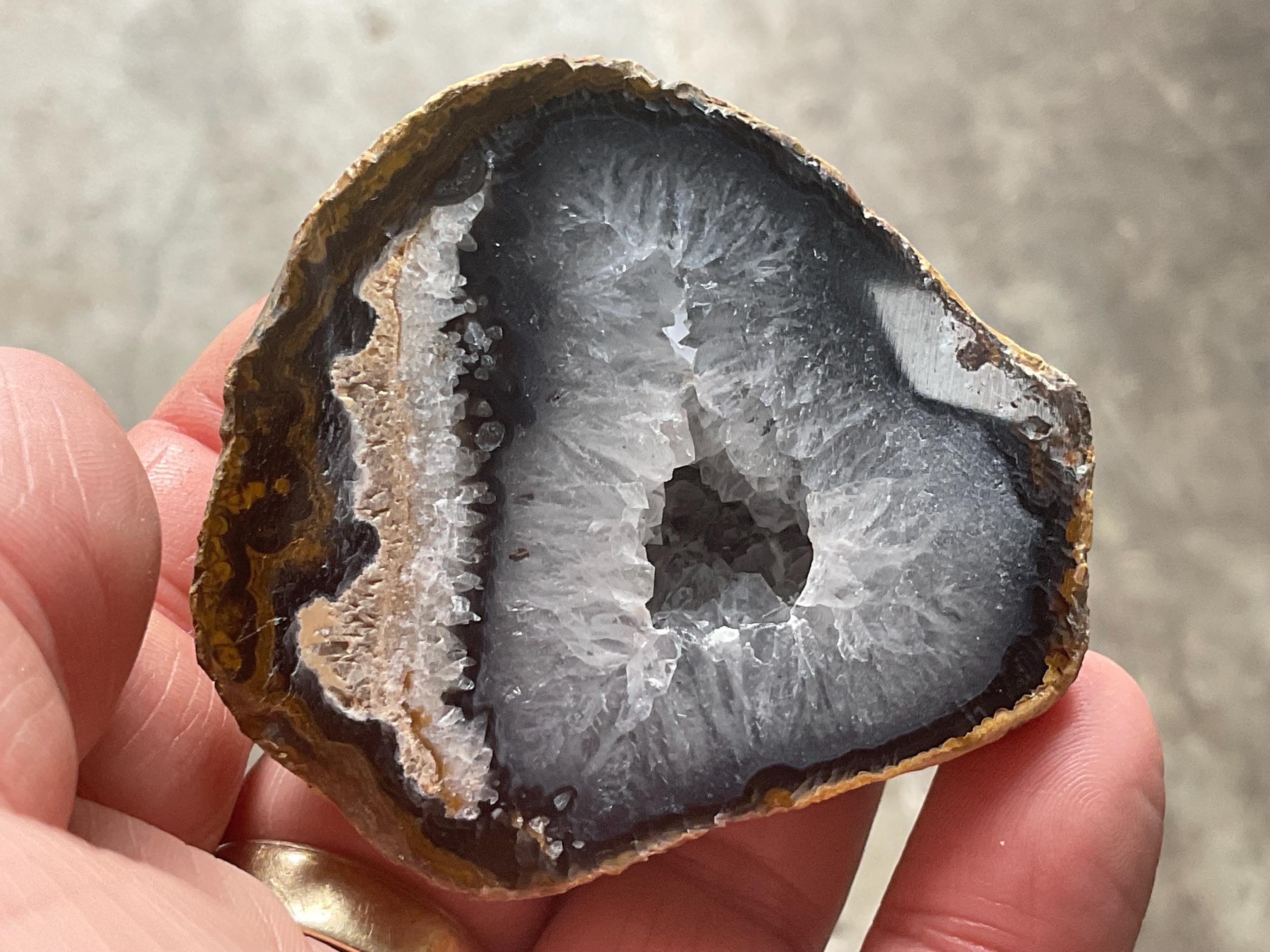 96g UV Reactive Polished Agate Half 5C