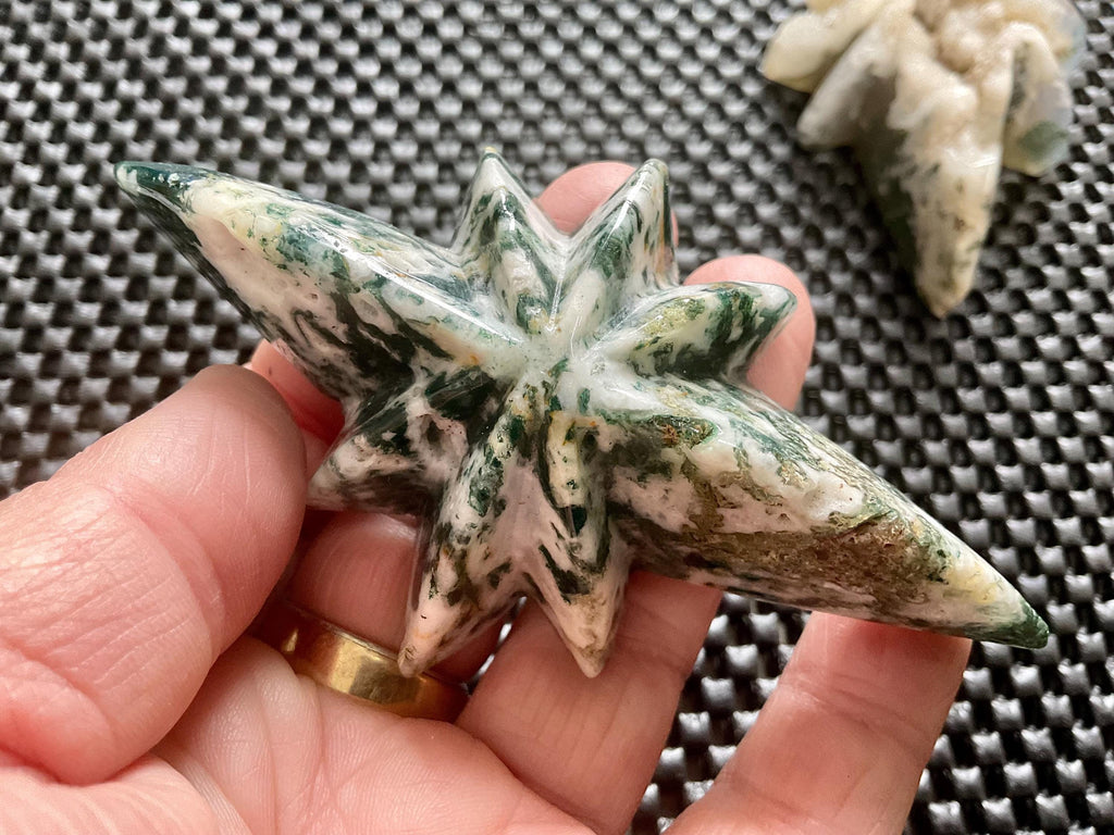 92g Moss Agate Polaris Carving with stand 1B