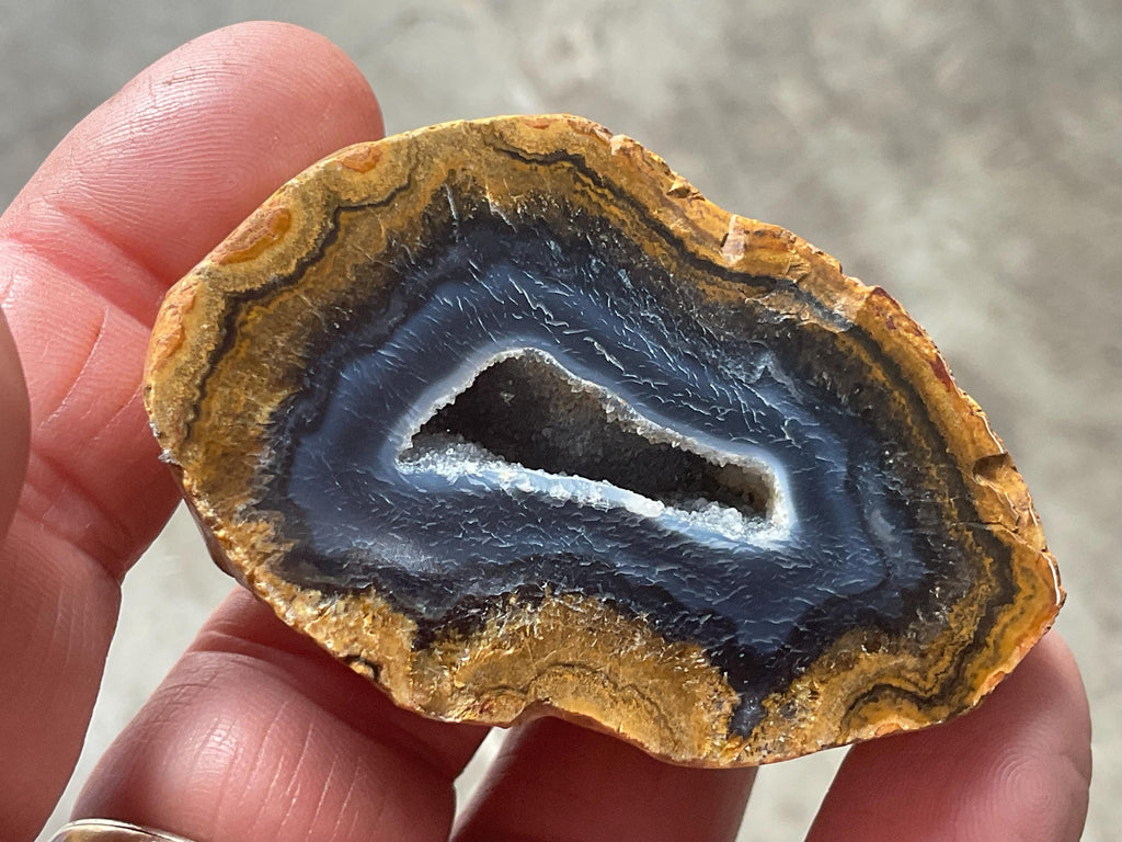 68g UV Reactive Polished Agate Half 4A