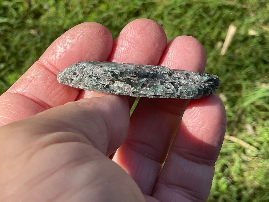 20g Dark Green Pakistan Kyanite + Rough 4A