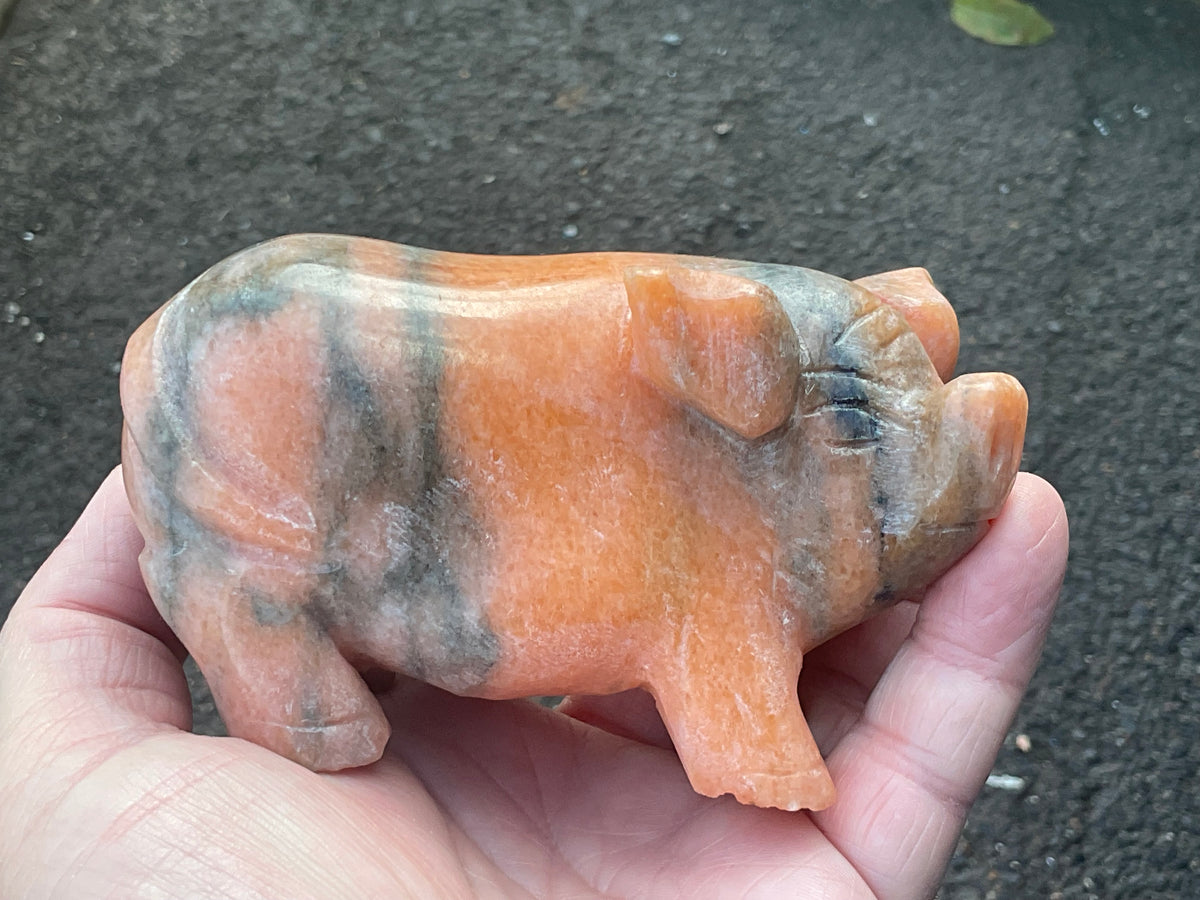 542g Sunstone Pig Carving