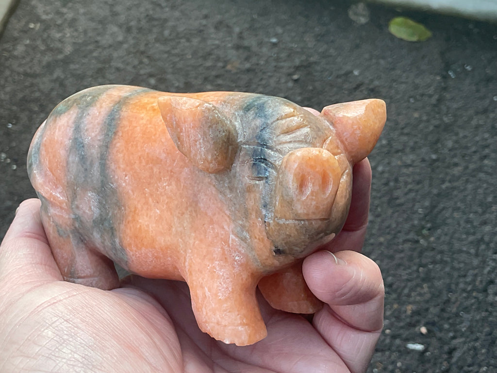 542g Sunstone Pig Carving