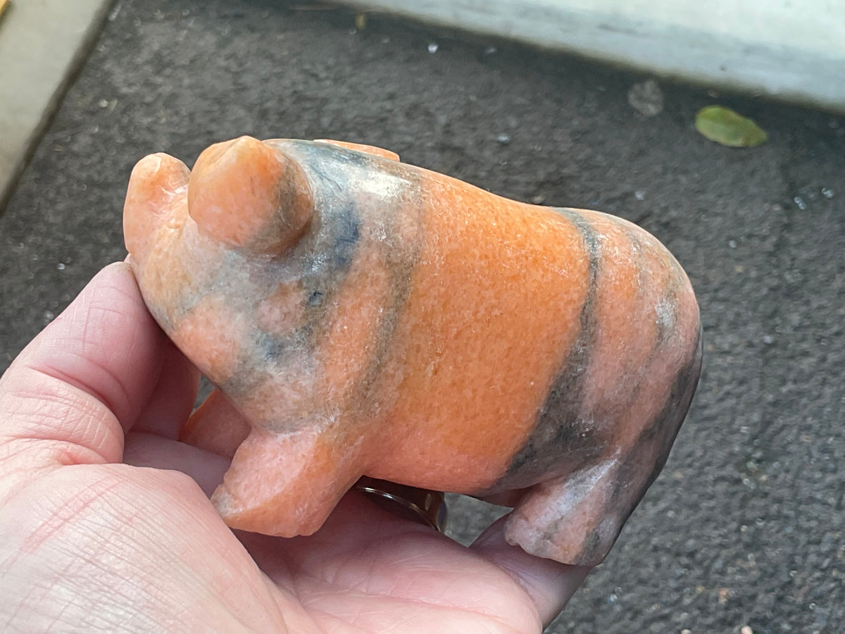 542g Sunstone Pig Carving